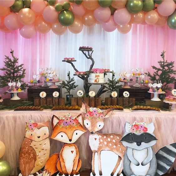 woodland animal party trend for 2021, tablescape and animal pictures